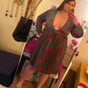 NWT gorgeous prettylittlething dress with pleated skirt